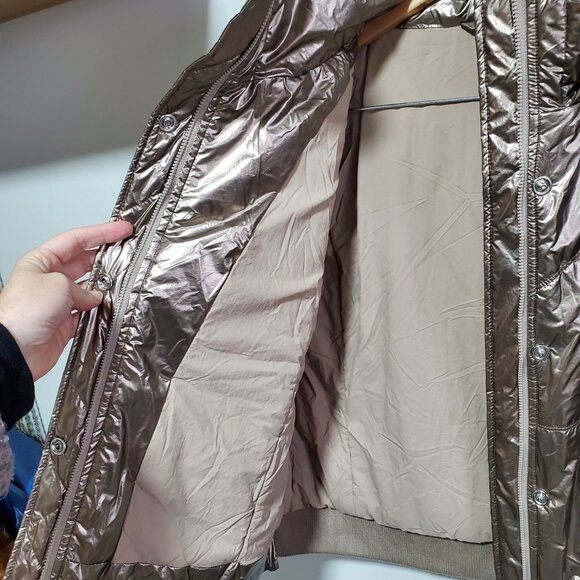 ANTHROPOLOGIE Daily Practice Metallic Puffer Vest Hooded Crop Gold Women's Large - Picture 8 of 14